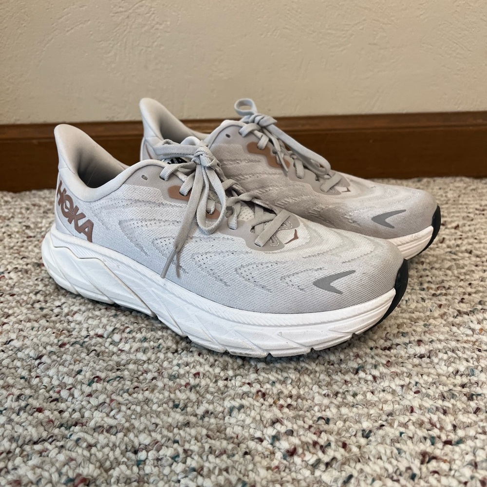 Hoka Arahi 6